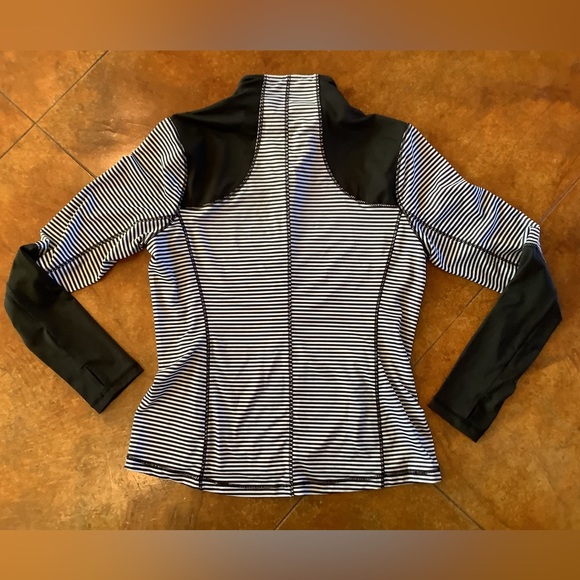 Saks Fifth Avenue Black and white pinstriped fitted jacket.ZIP pockets. … - Picture 2 of 5